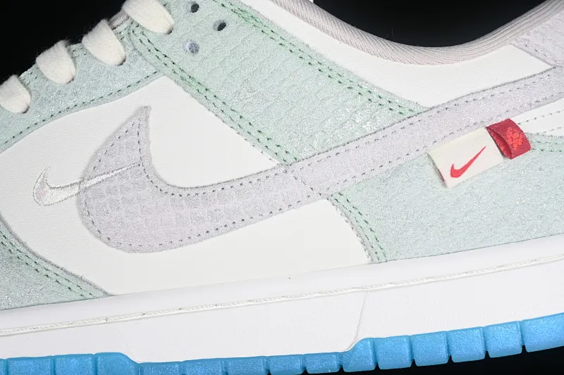 All Categories Nk SB Dunk Series Nk SB Dunk Low Low-top sneakers Z version Nk Dunk Low 2024 Year of the Dragon customized SB low-top casual sneakers FZ5065-111